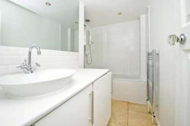  Image of 2 bedroom Property to rent in Hammersmith Grove London W6 at Hammersmith Grove  London, W6 0NJ