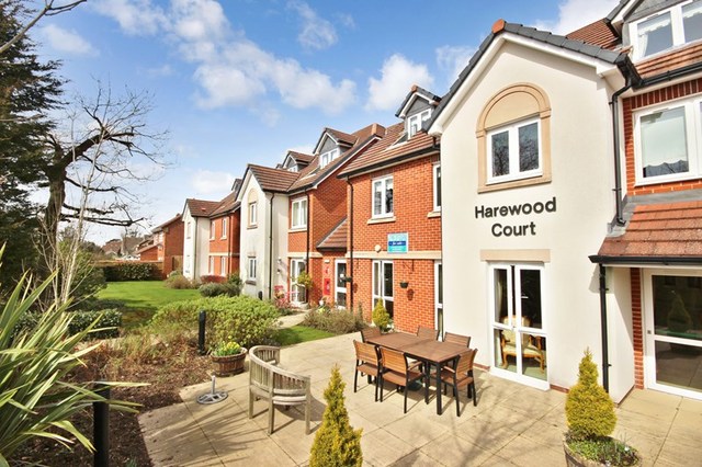  Image of 1 bedroom Retirement Property for sale in Limpsfield Road Warlingham CR6 at 545 Limpsfield Road  Warlingham, CR6 9DX