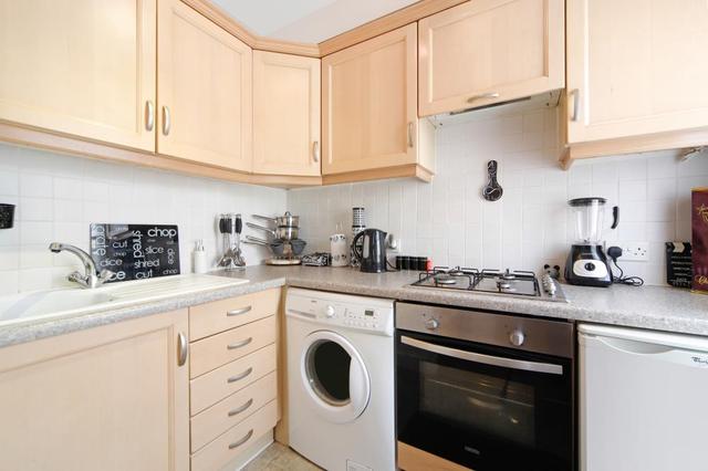  Image of 1 bedroom Flat for sale in Harwood Road London SW6 at Harwood Road  Fulham, SW6 4QH