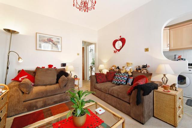  Image of 1 bedroom Flat for sale in Harwood Road London SW6 at Harwood Road  Fulham, SW6 4QH