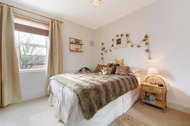  Image of 1 bedroom Flat for sale in Harwood Road London SW6 at Harwood Road  Fulham, SW6 4QH