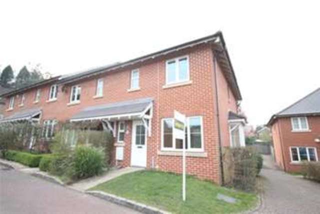  Image of 3 bedroom Semi-Detached house to rent in Wey Gardens Haslemere GU27 at Haslemere, GU27 3SX