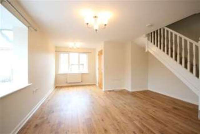  Image of 3 bedroom Semi-Detached house to rent in Wey Gardens Haslemere GU27 at Haslemere, GU27 3SX