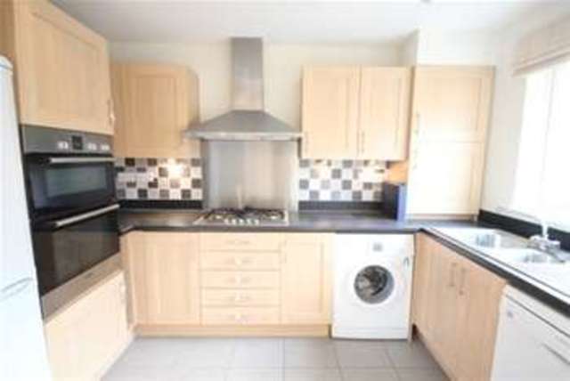  Image of 3 bedroom Semi-Detached house to rent in Wey Gardens Haslemere GU27 at Haslemere, GU27 3SX