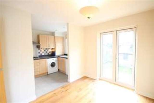  Image of 3 bedroom Semi-Detached house to rent in Wey Gardens Haslemere GU27 at Haslemere, GU27 3SX