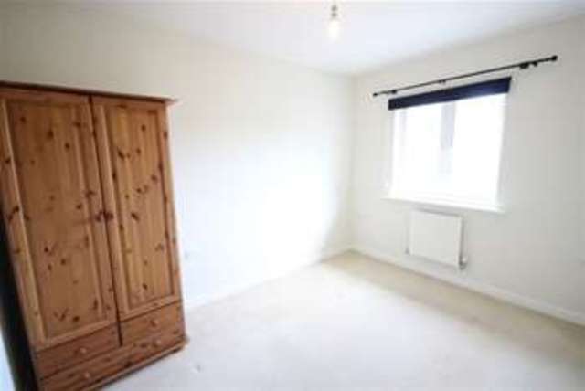  Image of 3 bedroom Semi-Detached house to rent in Wey Gardens Haslemere GU27 at Haslemere, GU27 3SX