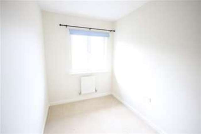  Image of 3 bedroom Semi-Detached house to rent in Wey Gardens Haslemere GU27 at Haslemere, GU27 3SX