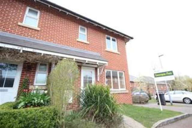  Image of 3 bedroom Semi-Detached house to rent in Wey Gardens Haslemere GU27 at Haslemere, GU27 3SX