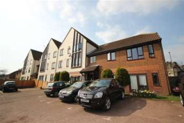  Image of 2 bedroom Flat to rent in Rex Court Haslemere GU27 at Haslemere, GU27 1LJ
