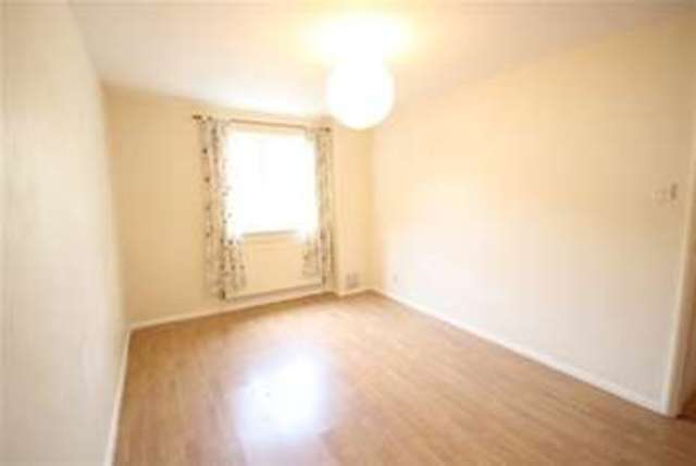  Image of 2 bedroom Flat to rent in Rex Court Haslemere GU27 at Haslemere, GU27 1LJ