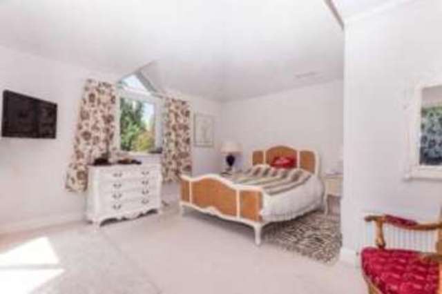  Image of 4 bedroom Bungalow for sale in Hastings Road Battle TN33 at Battle East Sussex Telham, TN33 0TW