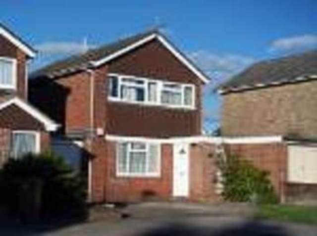  Image of 3 bedroom Detached house to rent in Heathfield Road West Moors Ferndown BH22 at West Moors  Ferndown, BH22 0DE