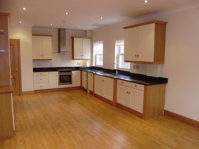  Image of 3 bedroom Flat to rent in Fairmile Henley-on-Thames RG9 at Fairmile  Henley-On-Thames, RG9 2JR