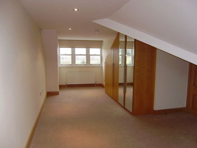  Image of 3 bedroom Flat to rent in Fairmile Henley-on-Thames RG9 at Fairmile  Henley-On-Thames, RG9 2JR