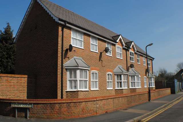  Image of 1 bedroom Apartment to rent in Gordon Road Canterbury CT1 at Henry Court  Canterbury, CT1 3PL