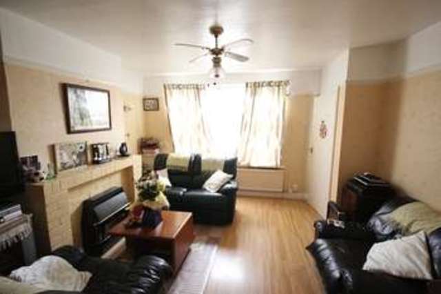  Image of 3 bedroom Terraced house for sale in Henshaw Road Wellingborough NN8 at Henshaw Road  Wellingborough, NN8 2AZ