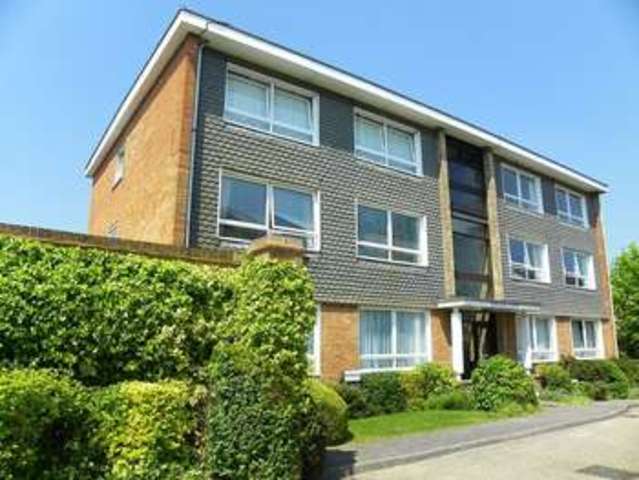  Image of 2 bedroom Flat to rent in Meadow Road Henley-on-Thames RG9 at Meadow Road  Henley On Thames, RG9 1BD