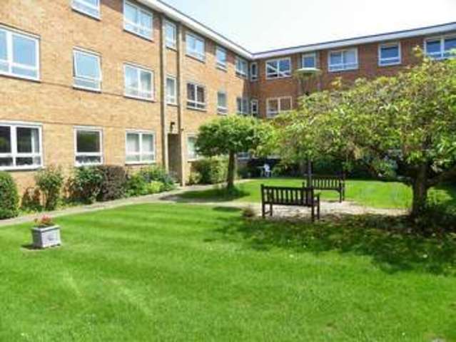  Image of 2 bedroom Flat to rent in Meadow Road Henley-on-Thames RG9 at Meadow Road  Henley On Thames, RG9 1BD