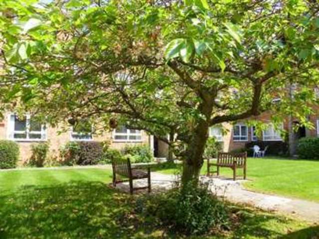  Image of 2 bedroom Flat to rent in Meadow Road Henley-on-Thames RG9 at Meadow Road  Henley On Thames, RG9 1BD