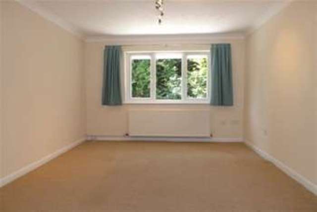  Image of 1 bedroom Flat to rent in Highfield Close Plymouth PL3 at Plymouth, PL3 6HW
