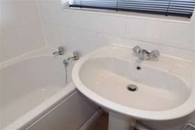  Image of 1 bedroom Flat to rent in Highfield Close Plymouth PL3 at Plymouth, PL3 6HW