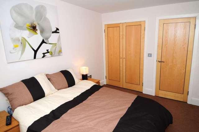  Image of 1 bedroom Apartment to rent in Town Mead Crawley RH11 at Highfield House Town Mead Crawley, RH11 7EH