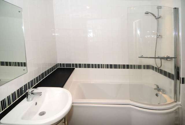  Image of 1 bedroom Apartment to rent in Town Mead Crawley RH11 at Highfield House Town Mead Crawley, RH11 7EH