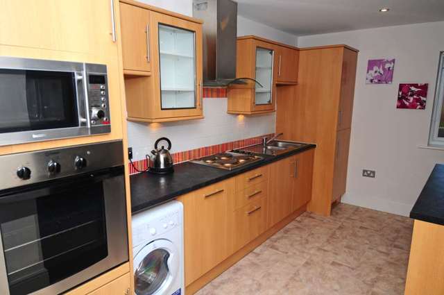  Image of 1 bedroom Apartment to rent in Town Mead Crawley RH11 at Highfield House Town Mead Crawley, RH11 7EH