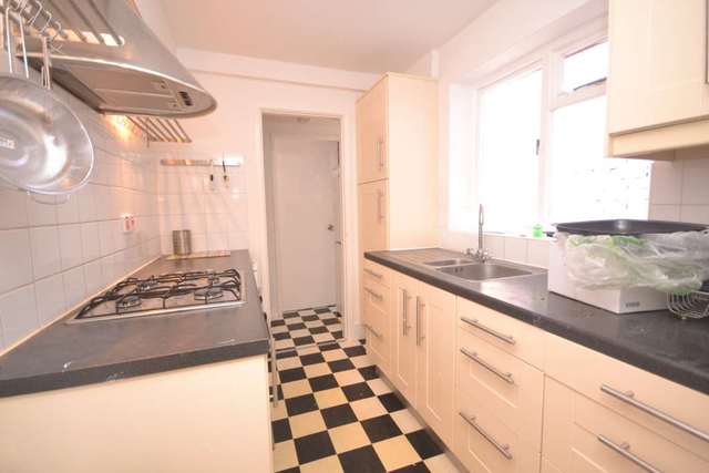  Image of 1 bedroom House Share to rent in Hill Street Reading RG1 at Hill Street  Reading, RG1 2NU