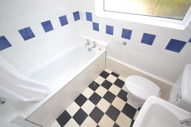  Image of 1 bedroom House Share to rent in Hill Street Reading RG1 at Hill Street  Reading, RG1 2NU