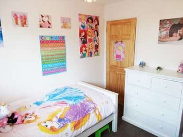  Image of 3 bedroom Semi-Detached house for sale in Hillborne Gardens Yeovil BA21 at Yeovil, BA21 3SA
