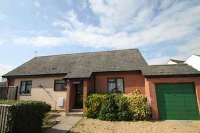  Image of 2 bedroom Bungalow for sale in Hilton Road Gurnard Cowes PO31 at Gurnard  Isle of Wight, PO31 8JB