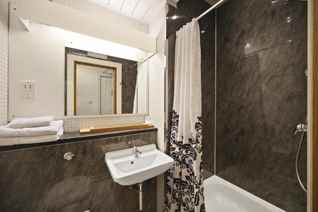  Image of 1 bedroom Flat to rent in Holland Road London W14 at Holland Road  London, W14 8HL