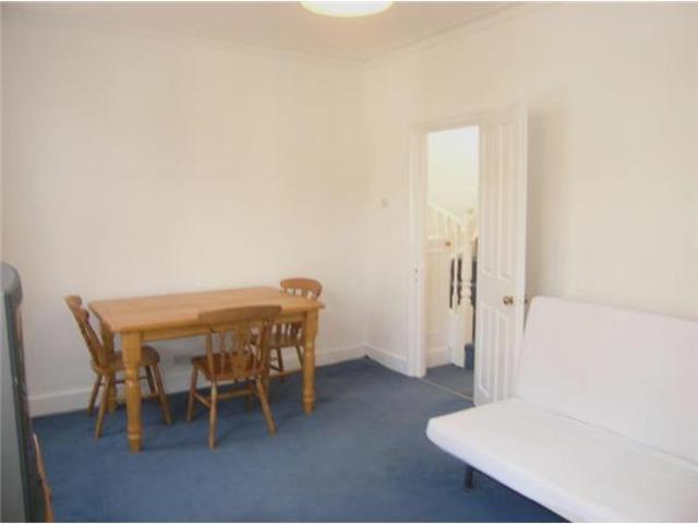  Image of 2 bedroom Flat to rent in Holyport Road London SW6 at Holyport Road  Fulham SW6, SW6 6LZ