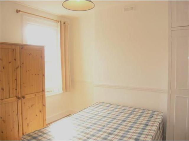  Image of 2 bedroom Flat to rent in Holyport Road London SW6 at Holyport Road  Fulham SW6, SW6 6LZ