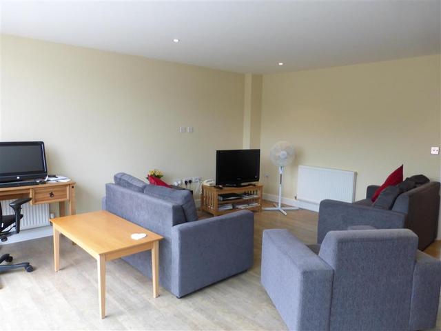  Image of 2 bedroom Property to rent in Homefield Place Croydon CR0 at Homefield Place Croydon Surrey, CR0 5PN