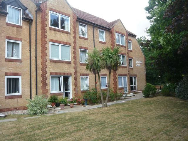  Image of 1 bedroom Retirement Property for sale in Sawyers Hall Lane Brentwood CM15 at Sawyers Hall Lane  Brentwood, CM15 9BU