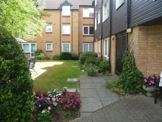  Image of 1 bedroom Retirement Property for sale in Sawyers Hall Lane Brentwood CM15 at Sawyers Hall Lane  Brentwood, CM15 9BU
