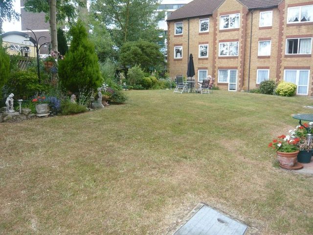  Image of 1 bedroom Retirement Property for sale in Sawyers Hall Lane Brentwood CM15 at Sawyers Hall Lane  Brentwood, CM15 9BU