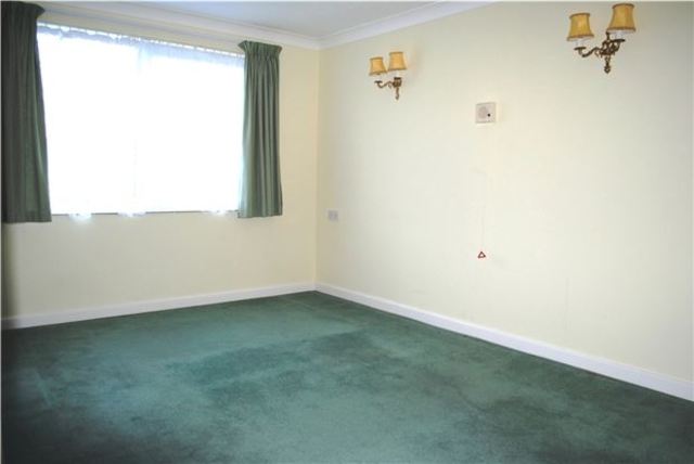  Image of 2 bedroom Flat for sale in De La Warr Parade Bexhill-on-Sea TN40 at De La Warr Parade  East Sussex, TN40 1PL