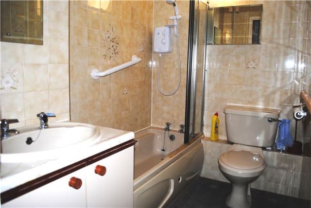  Image of 2 bedroom Flat for sale in De La Warr Parade Bexhill-on-Sea TN40 at De La Warr Parade  East Sussex, TN40 1PL