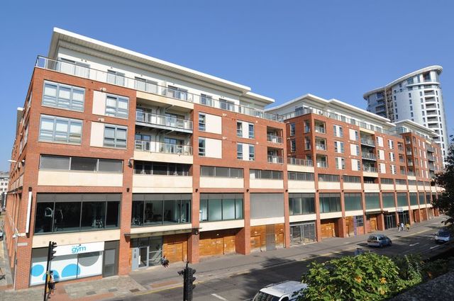  Image of 1 bedroom Flat to rent in Broad Weir Broadmead Bristol BS1 at Broad Weir  Bristol, BS1 3DJ