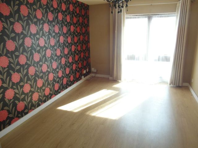  Image of 2 bedroom Flat to rent in Skipton Way Horley RH6 at Skipton Way  Horley, RH6 8LP