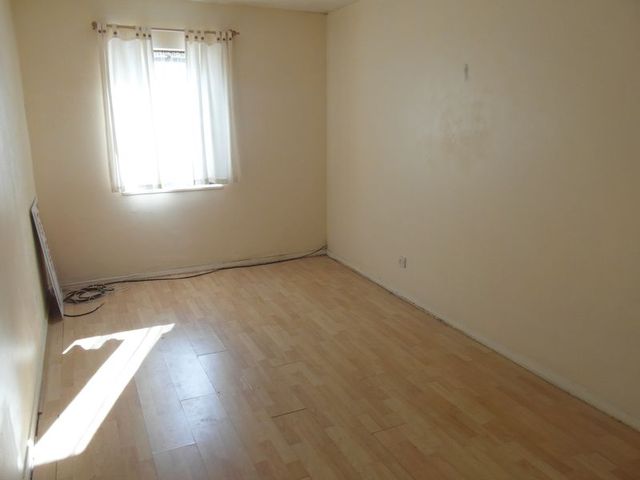  Image of 2 bedroom Flat to rent in Skipton Way Horley RH6 at Skipton Way  Horley, RH6 8LP