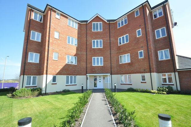  Image of 2 bedroom Flat for sale in Hornchurch Square Farnborough GU14 at Hornchurch Square  Farnborough, GU14 6FW