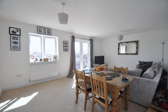  Image of 2 bedroom Flat for sale in Hornchurch Square Farnborough GU14 at Hornchurch Square  Farnborough, GU14 6FW
