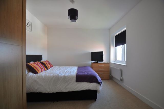  Image of 2 bedroom Flat for sale in Hornchurch Square Farnborough GU14 at Hornchurch Square  Farnborough, GU14 6FW