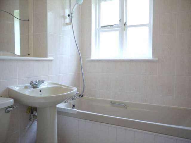  Image of 1 bedroom Apartment to rent in Horndean Road Bracknell RG12 at Horndean Road Forest Park Bracknell, RG12 0XQ