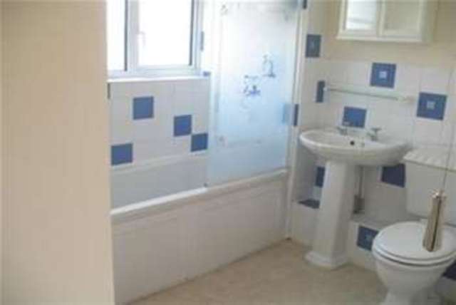  Image of 3 bedroom Detached house to rent in Hazelhurst Crescent Horsham RH12 at Horsham, RH12 1XB