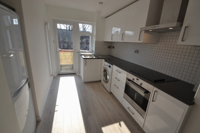  Image of 3 bedroom Apartment to rent in Hunmanby Avenue Hulme Manchester M15 at HUNMANBY AVENUE HULME M15 5FE MANCHESTER, M15 5FE